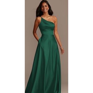 One Shoulder Satin A-Line bridesmaids dress - Size 16 - NWT- Davidโs Bridal